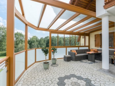 Terrassendach Alu 90 a | Ockerbraun, Mattglas-Eindeckung, Geländer, Verglasung zum Öffnen | Svoboda