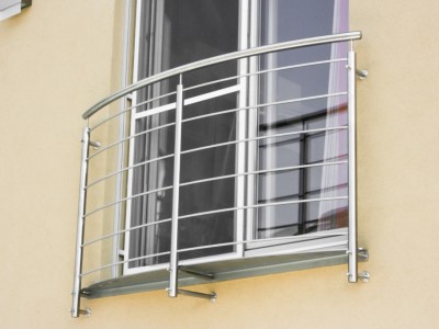 Bochum 04 b | Französisches Geländer bei Fenster, gebogene waagrechte Stäbe, stirnseitig | Svoboda