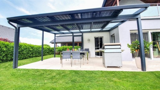 Photovoltaikdach 04 a | Photovoltaik-Module bei Terrassendach, Beschattung, Stromerzeugung | Svoboda