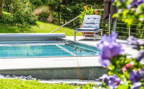 Skimmerpool 13 i | Nirosta-Swimming-Pool auf Terrasse mit Skimmer Filtertechnik | Svoboda Edelstahlpools