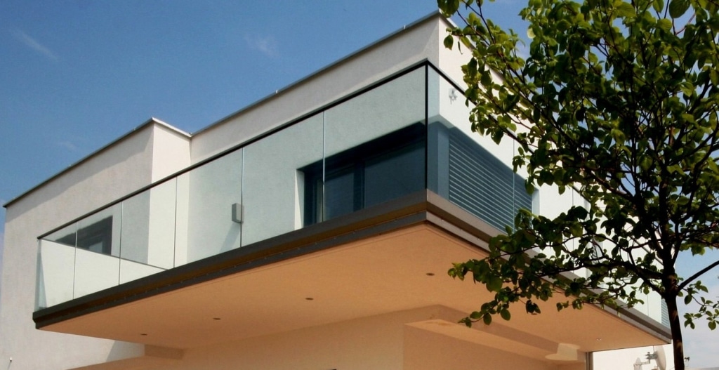 Augsburg 01 a | Glasgeländer aus durchsichtigem Glas bei Terrasse | Svoboda Metalltechnik