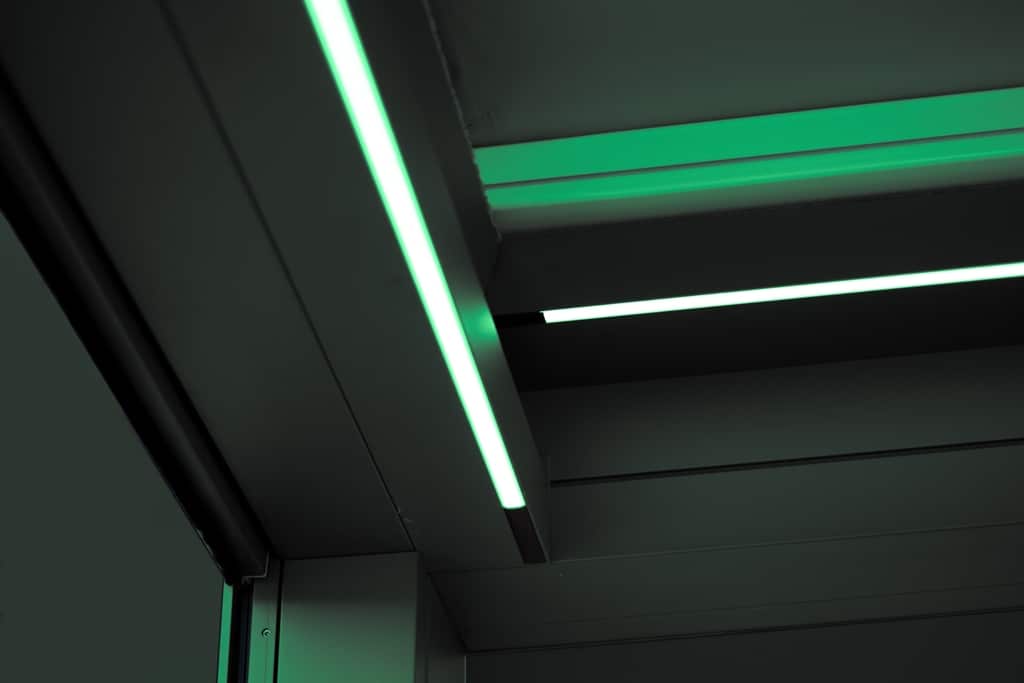 Nomo LED 02 b | Aluminium-Pergola mit umlaufend integrierte LED-Beleuchtungs-Stripes, grün | Svoboda