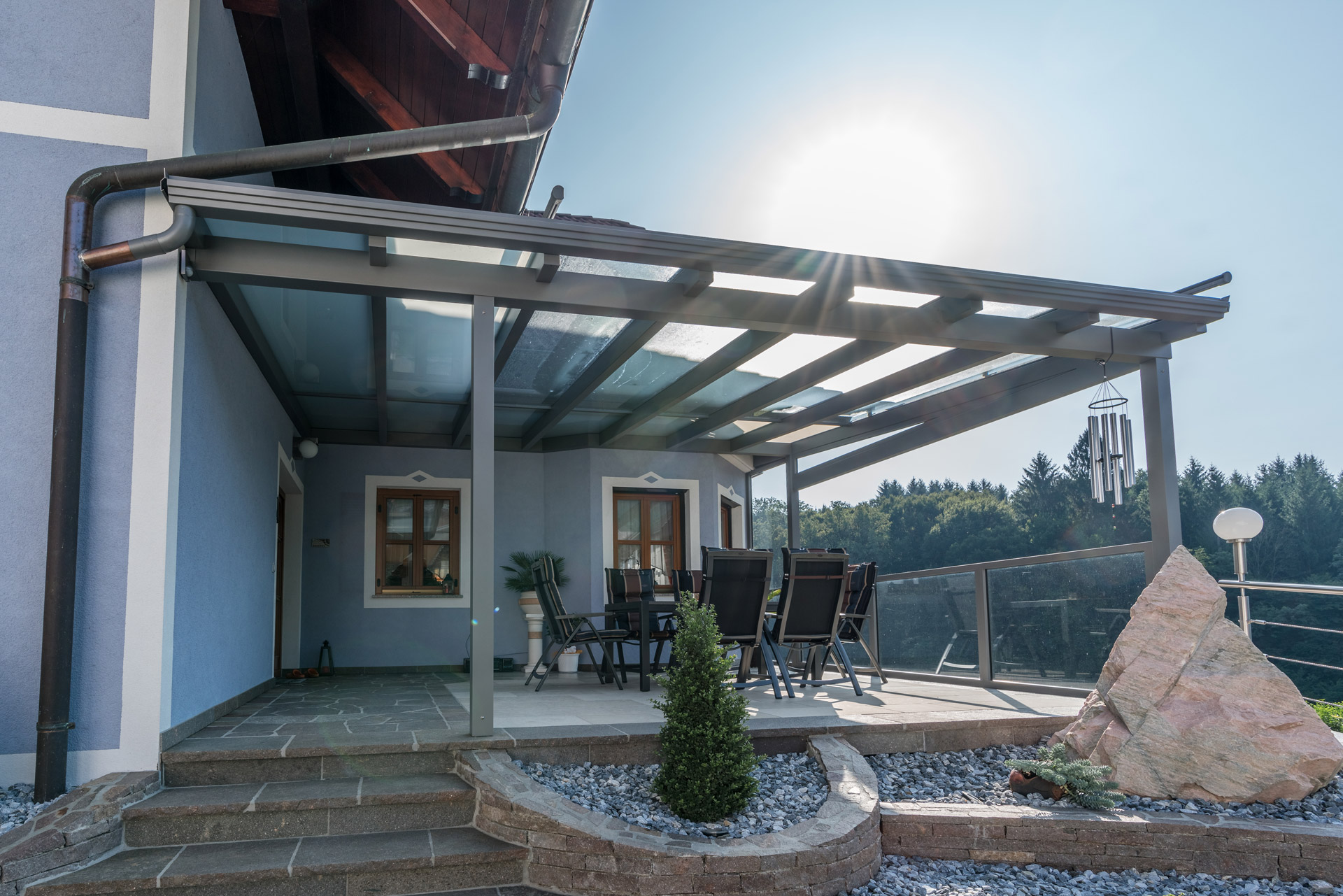 Terrassendach Alu 79 b | Terrassenplatz-Aluminiumdach an Hausform individuell angepasst | Svoboda