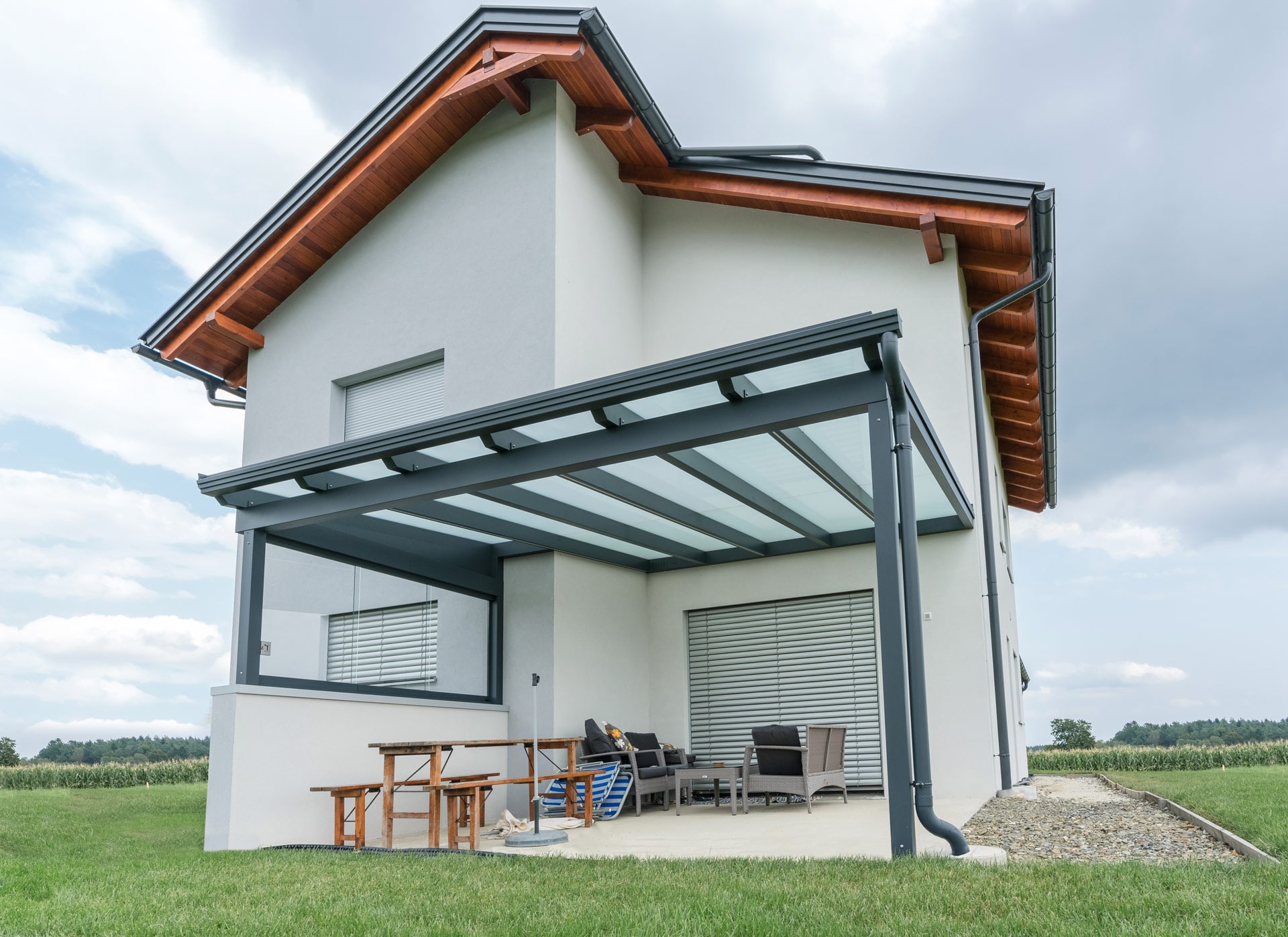 Terrassendach Alu 84 b | mit unterschiedlicher Tiefe mit Windschutzverglasung, anthrazit | Svoboda