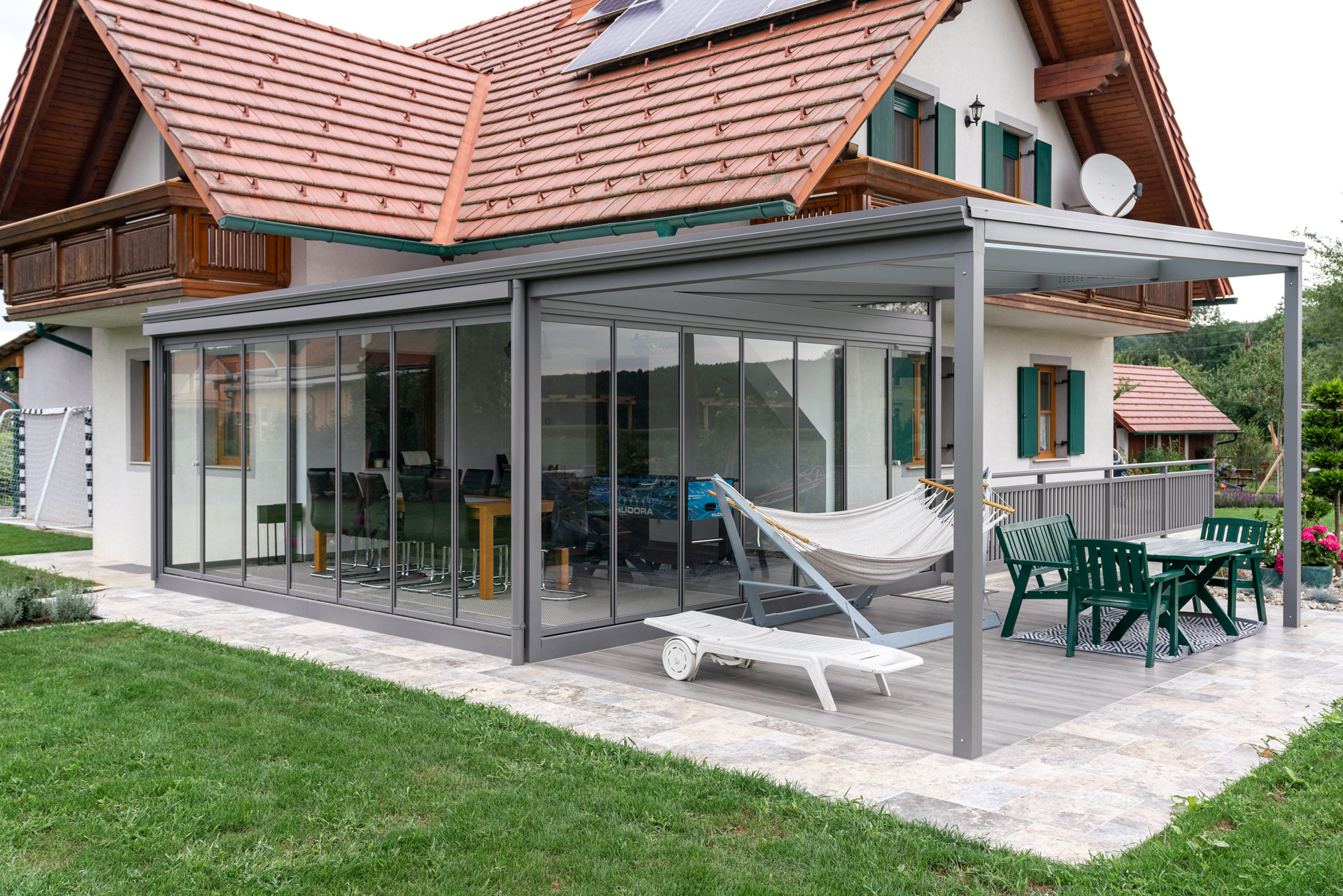 Terrassendach Alu 94 d | Kombiniert mit allseitig verglastem Sommergarten, Aluminium grau | Svoboda