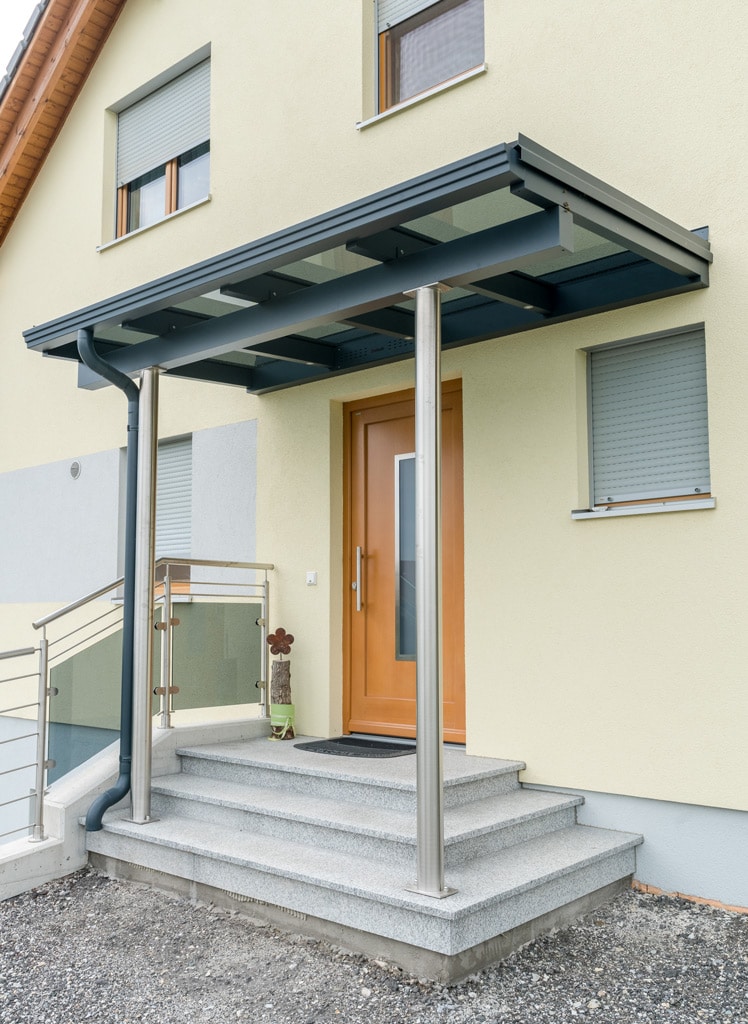 Vordach Alu 42 a | Aluminium-Eingangsdach anthrazit mit Grauglas klar & Nirosteher | Svoboda