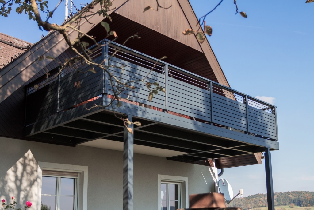 Zubau 16 a | Balkonvergrößerung aus Aluminium von bestehendem Balkon anthrazit + Geländer | Svoboda