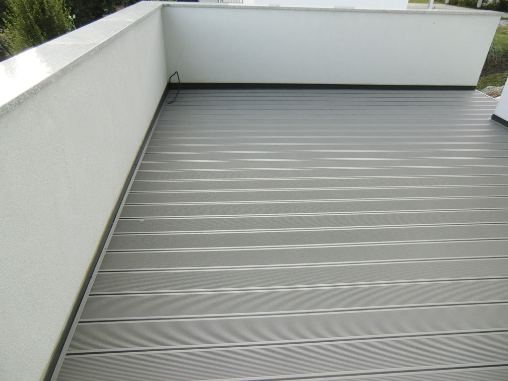 B Alu 08 b | Alu-Terrassenboden hellgrau bei gemauerter Terrasse | Svoboda Metalltechnik