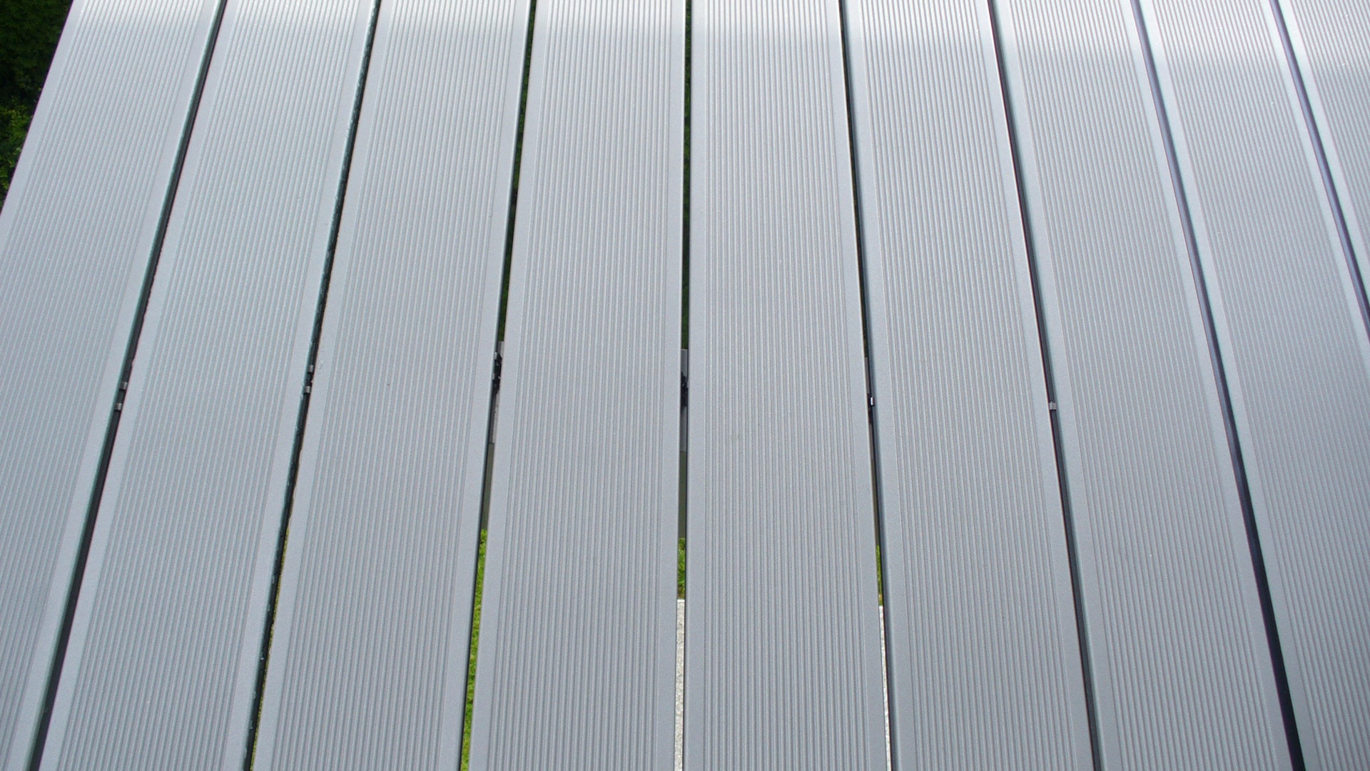 B Alu 10 c | Bodendielen aus Alu in hellgrau bei Balkon mit Gummidichtung | Svoboda Metalltechnik