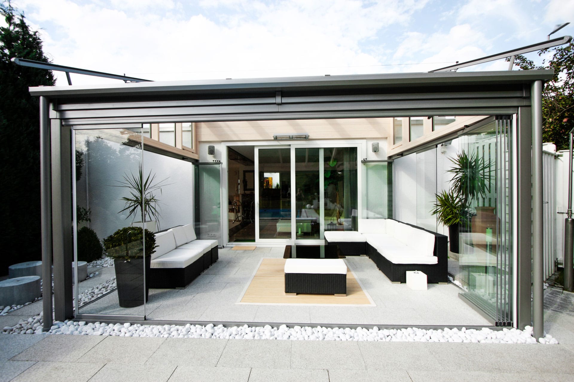 Sommergarten Alu 20 a | graue Alu-Glas-Überdachung mit Windschutz-Glas-Elementen | Svoboda