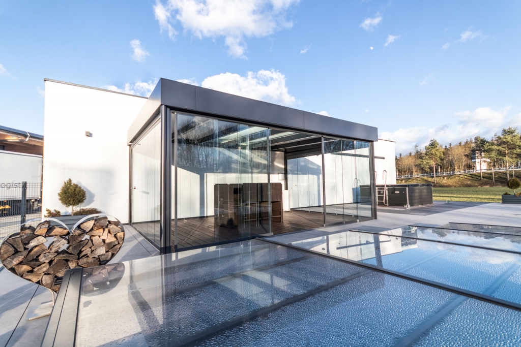 Sommergarten Alu 44 c | Modernes Terrassendach anthrazit mit Wind-/Regenschutz Verglasung| Svoboda