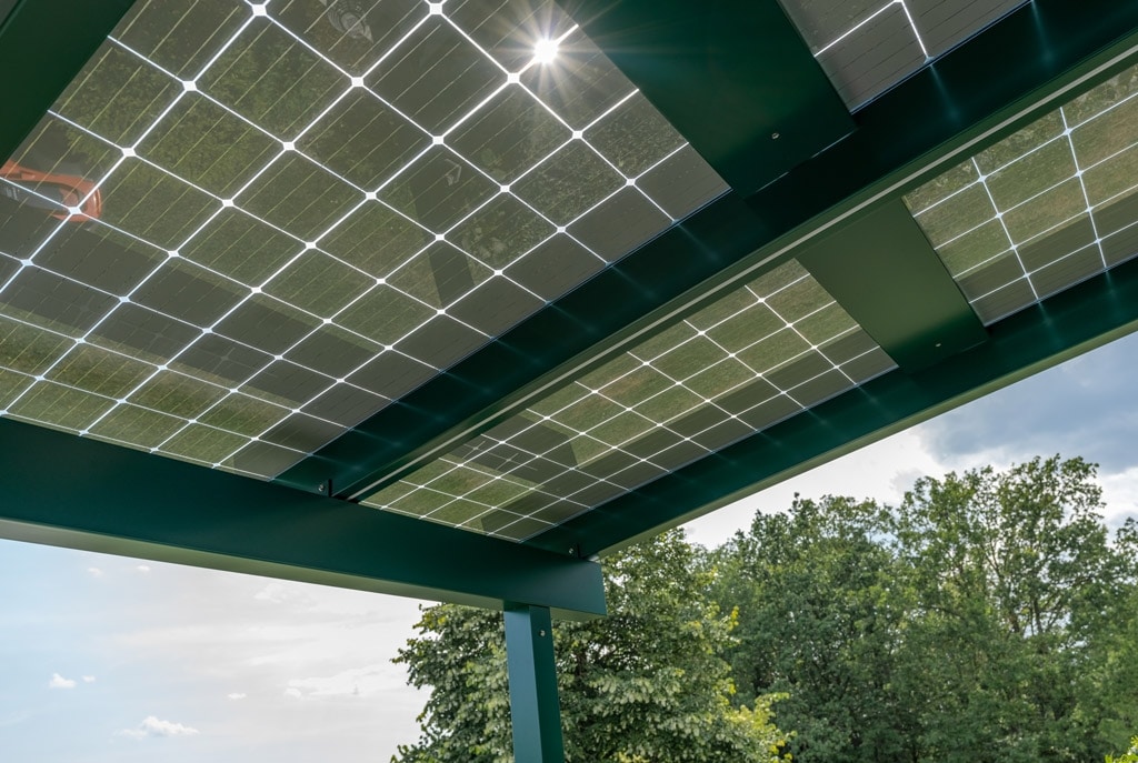Photovoltaikdach 02 g | Unteransicht grünes Alu-Dach mit Solar-Glas-Eindeckung für Strom | Svoboda