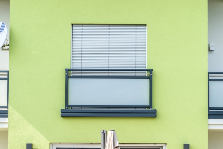Hall 08 q | Französisches Geländer Alu-Glas als Absturzsicherung bei Fenstertüren | Svoboda
