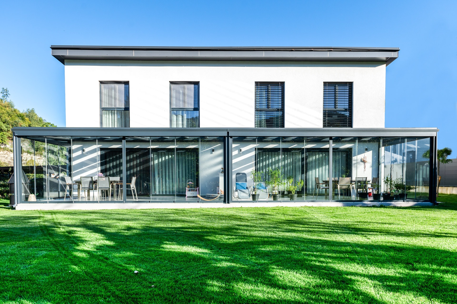 Sommergarten Alu 48 b | Alu-Glas Terrassenüberdachung modern anthrazit mit Schiebe-Gläsern | Svoboda