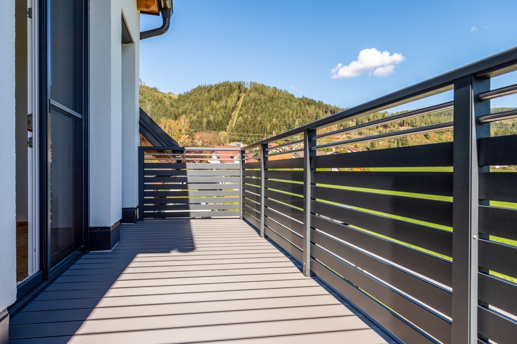 B Alu 19 b | Balkonboden aus Aluminium Boden Profilen mit hellgrauer Beschichtung | Svoboda