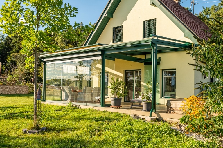 Schiebe-Dreh 16 a | Sommergarten-Verglasung als Windschutz bei Terrasse | Svoboda Metalltechnik