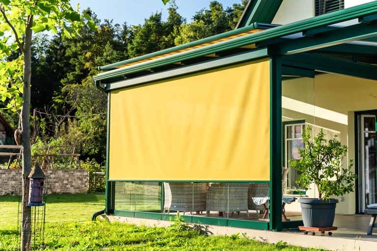 Z 19 d | Senkrecht Sonnenschutz Markise gelb, Sichtschutz blickdicht, leichter Windschutz | Svoboda