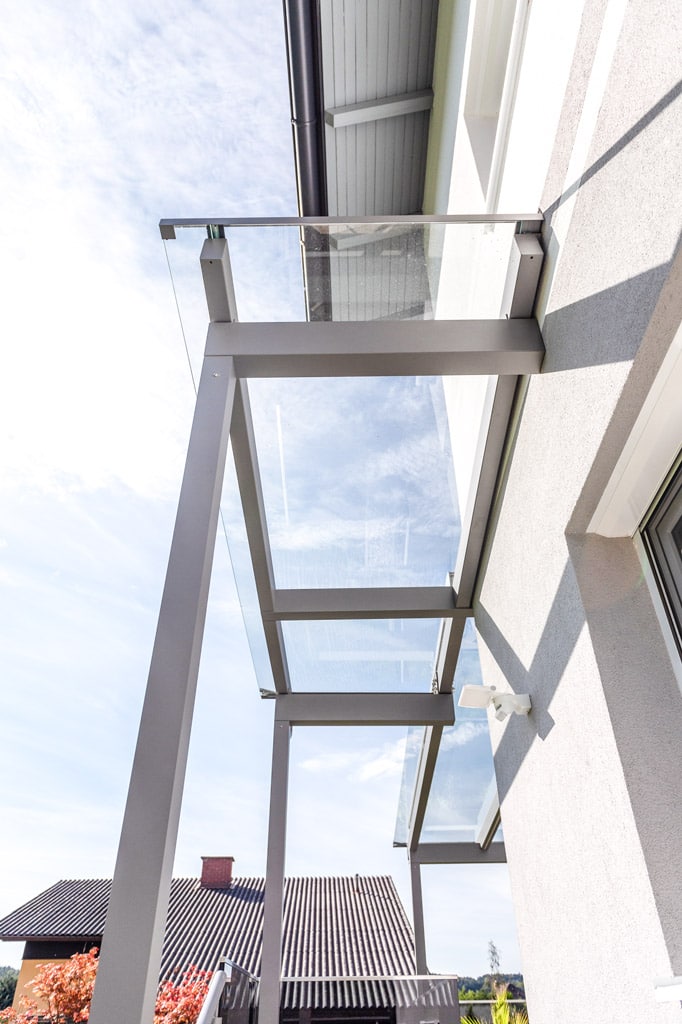 Terrassendach Alu 105 f | Dachverlängerung als Stiegenaufgangsüberdachung bei Anbau | Svoboda