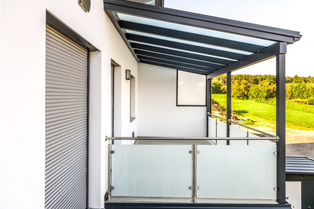 Terrassendach Alu 107 f | mit integriergtem Niro-Glas-Geländer, beides mit VSG Mattglas | Svoboda