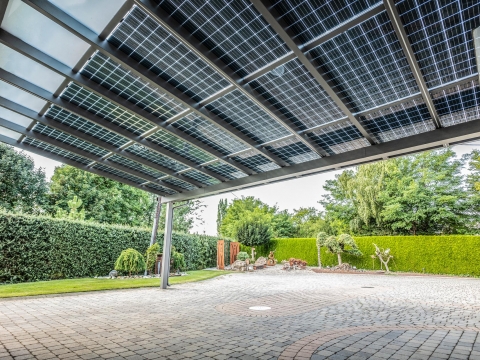 Photovoltaik-Carport 03 a | Aluminium-Parkplatzüberdachung mit Glas-PV-Paneelen für Strom | Svoboda