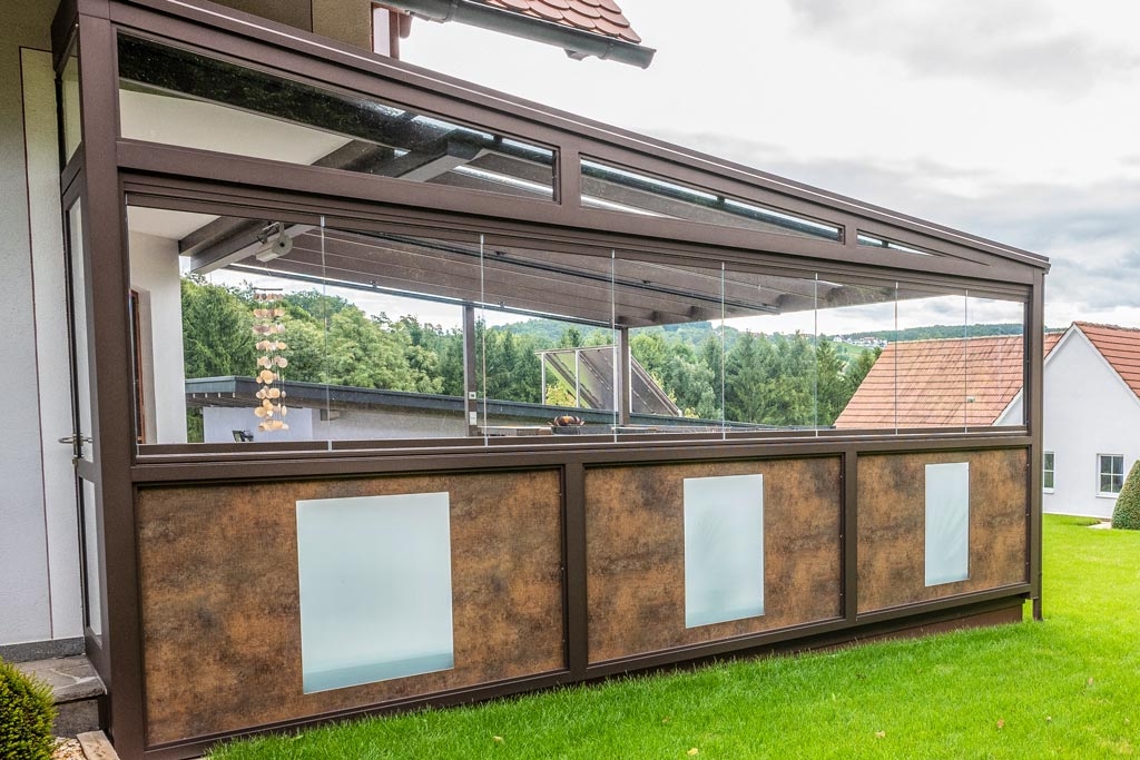 Schiebe-Dreh 17 c | kurze Schiebe-Dreh-Verglasung als Seitenverglasung bei Terrasse | Svoboda