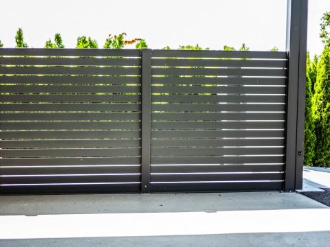 ZA Telfs 24 c | Sichtschutz-Zaun aus Querlattung Aluminium anthrazit grau beschichtet | Svoboda